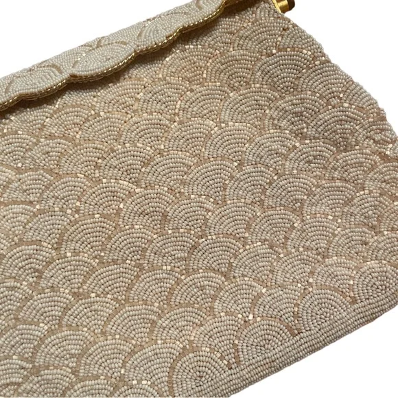 Vintage Beaded Purse Scalloped Design White and Gold - Picture 6 of 8